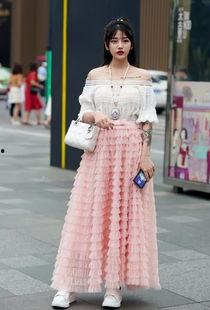 网红小羊草莓裙子图片,小羊草莓的时尚演绎