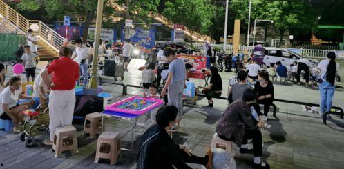 网红地摊,街头潮流新地标，揭秘潮流背后的故事