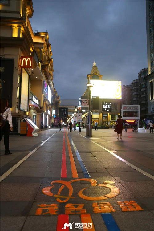 城市网红打卡拍照,镜头下的时尚瞬间