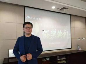 瓜州中学杨勇老师照片高清,传道授业解惑，桃李满天下