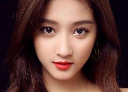 彤女明星,璀璨星途，闪耀舞台