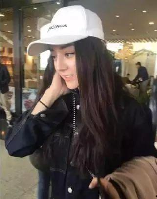 路人抓拍的明星,路人镜头下的明星风采瞬间